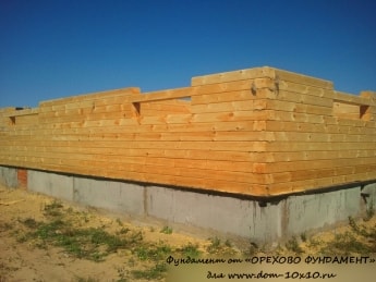 Возведение стен дома из бруса на ленточном фундаменте